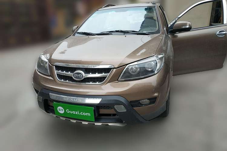 Used BYD S6 2012 2.0L Manual Luxury Version

