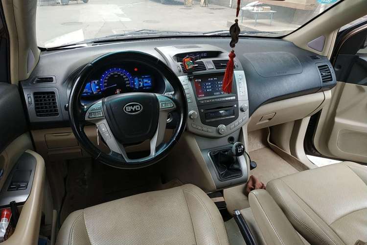 Used BYD S6 2012 2.0L Manual Luxury Version
