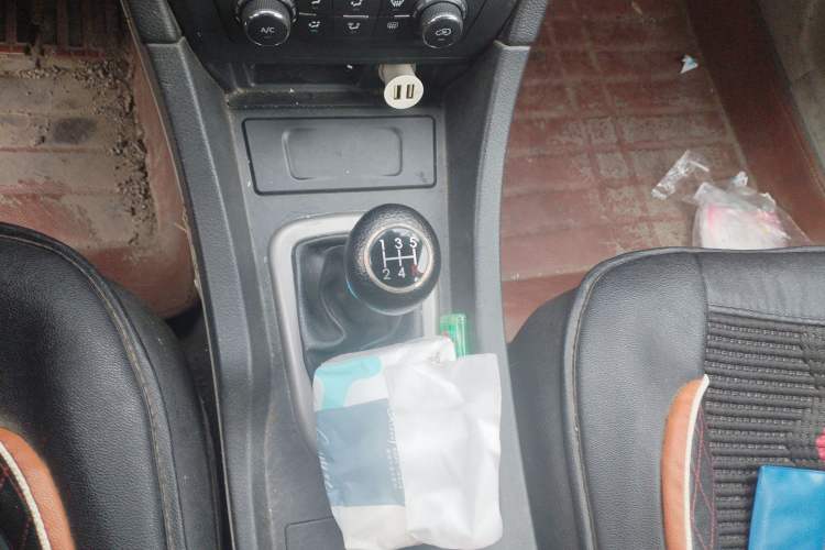 Used BAIC Senova D50 2014 1.5L manual standard version
