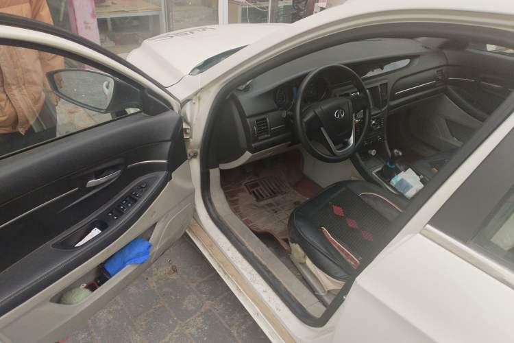 Used BAIC Senova D50 2014 1.5L manual standard version
