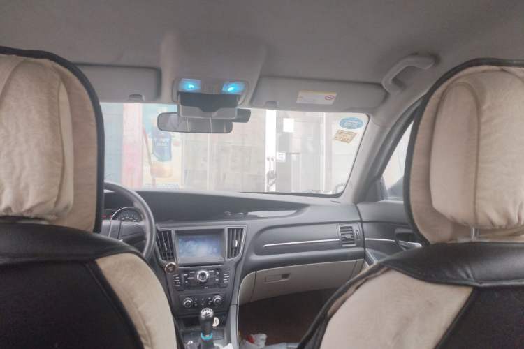 Used BAIC Senova D50 2014 1.5L manual standard version
