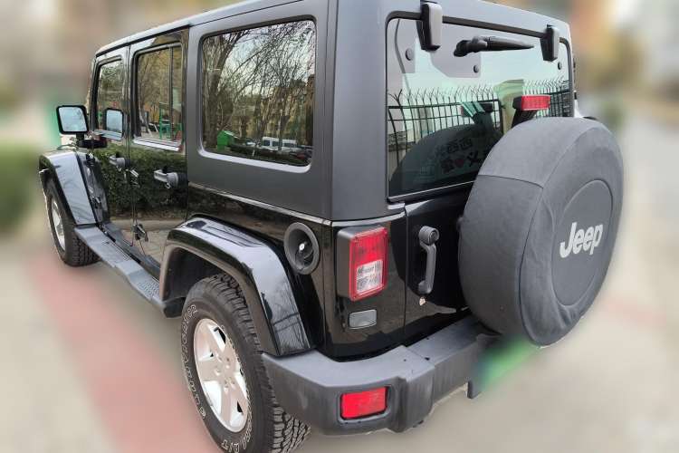 Used Jeep Wrangler 2012 3.6L Sahara Four-Door Edition
