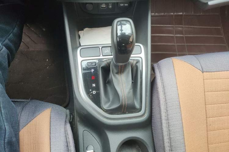 Used Hyundai ix25 2016 1.6T Dual-Clutch Two-Wheel Drive Smart GLS Model
