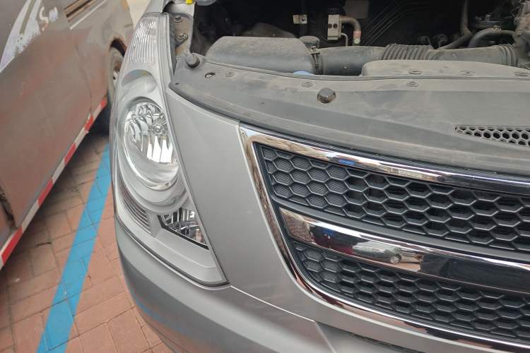 Used Hyundai H-1 Starex 2011 2.4L Luxury Edition
