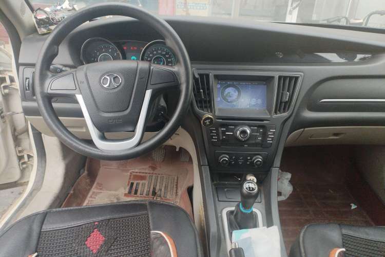 Used BAIC Senova D50 2014 1.5L manual standard version
