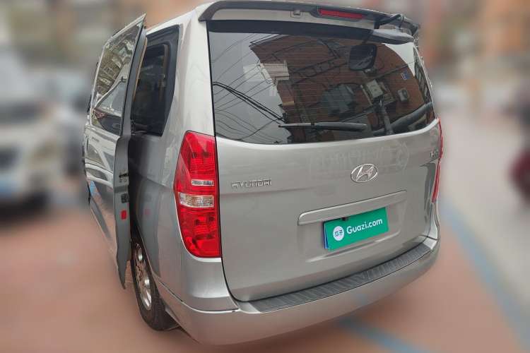 Used Hyundai H-1 Starex 2011 2.4L Luxury Edition
