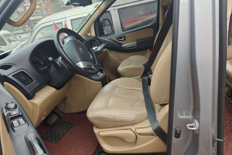 Used Hyundai H-1 Starex 2011 2.4L Luxury Edition
