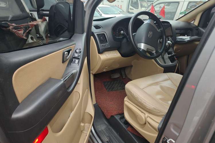 Used Hyundai H-1 Starex 2011 2.4L Luxury Edition
