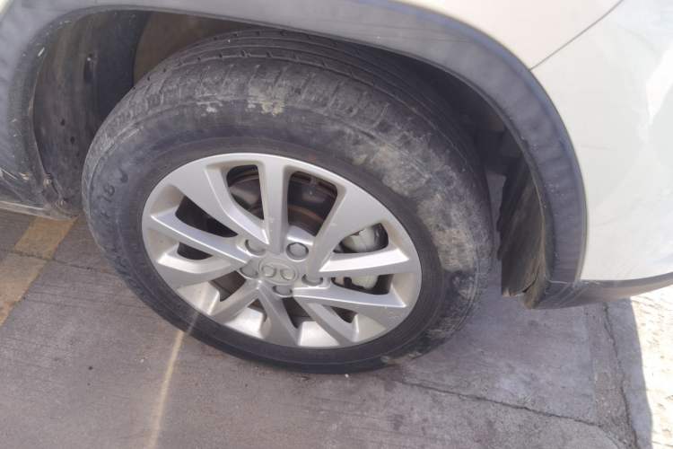 Used BAIC Senova X35 2016 1.5L Manual Elite Edition Right Front Wheel Hub