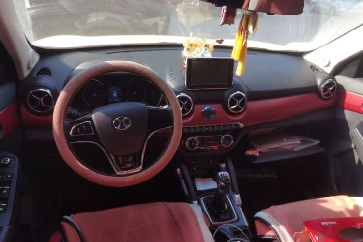 Used BAIC Senova X35 2016 1.5L Manual Elite Edition Center Console