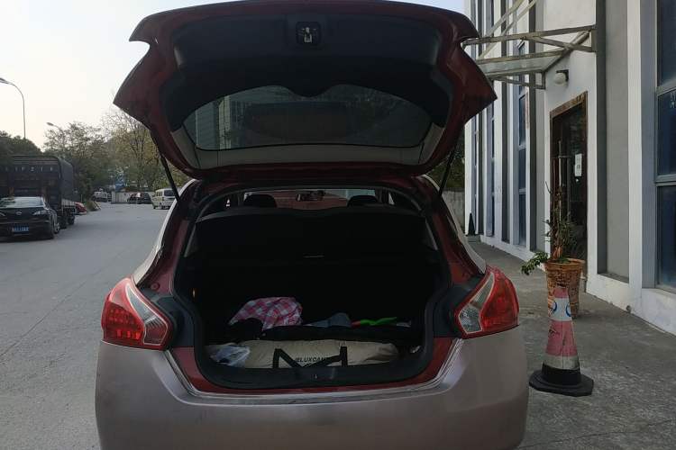 Used Nissan Tiida 2011 1.6L CVT Comfort Model