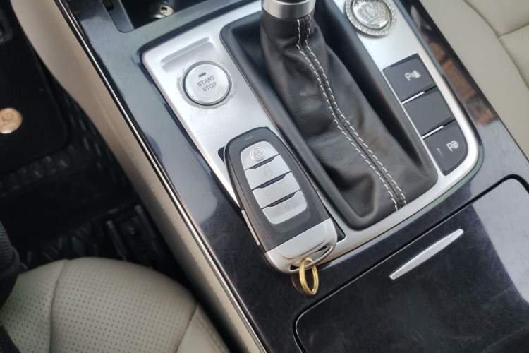 Used Hongqi H5 2018 30TD Smart Connective Dynamic 60th Anniversary Edition
