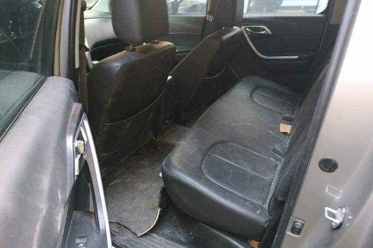 Used JMC Yuhu 3 2018 2.5T Diesel Two-Wheel Drive Advanced Version with Long Wheelbase
