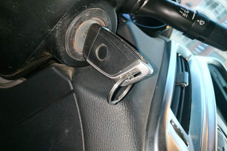 Used JMC Yuhu 3 2018 2.5T Diesel Two-Wheel Drive Advanced Version with Long Wheelbase
