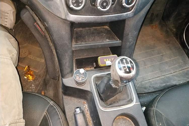 Used JMC Yuhu 3 2018 2.5T Diesel Two-Wheel Drive Advanced Version with Long Wheelbase
