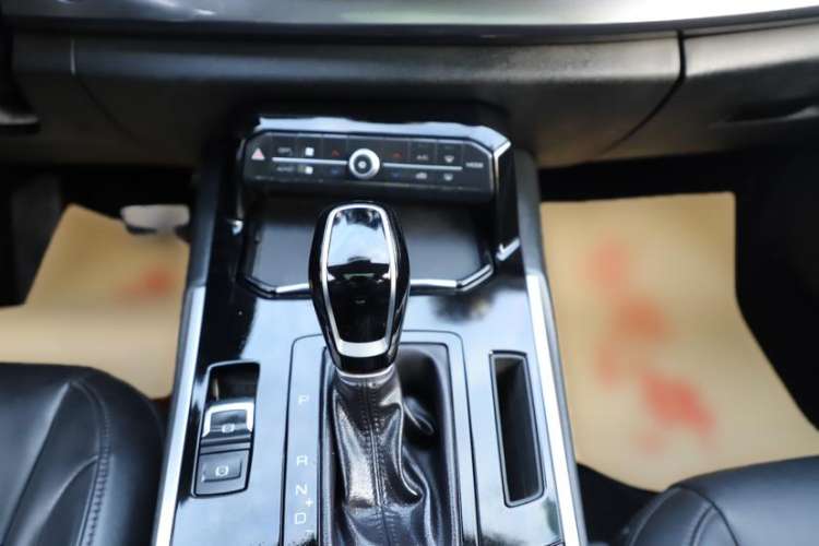 Used Wey VV7 2017 2.0T Ultra-Luxury Version
