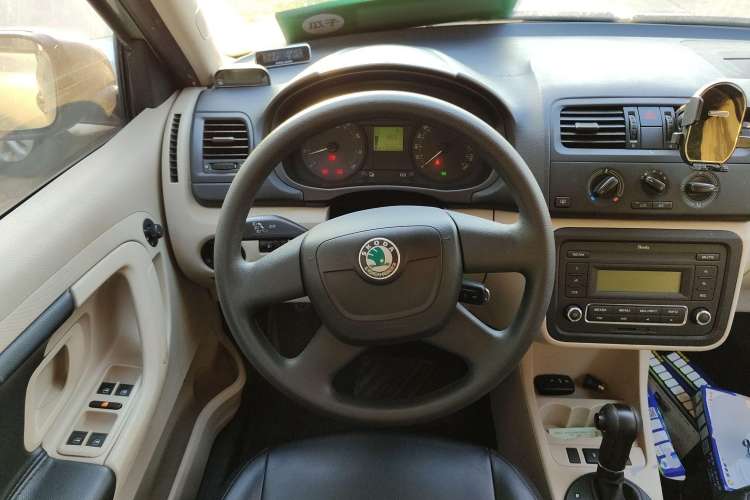 Used Skoda Fabia 2012 1.4L Automatic Crystal Edition
