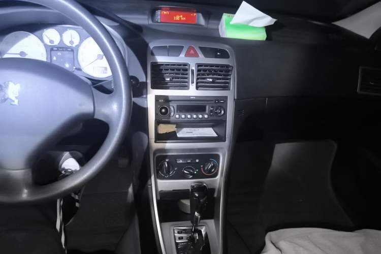 Used Peugeot 307 2009 Hatchback 1.6L Automatic Elite Edition Audio And AC Panel