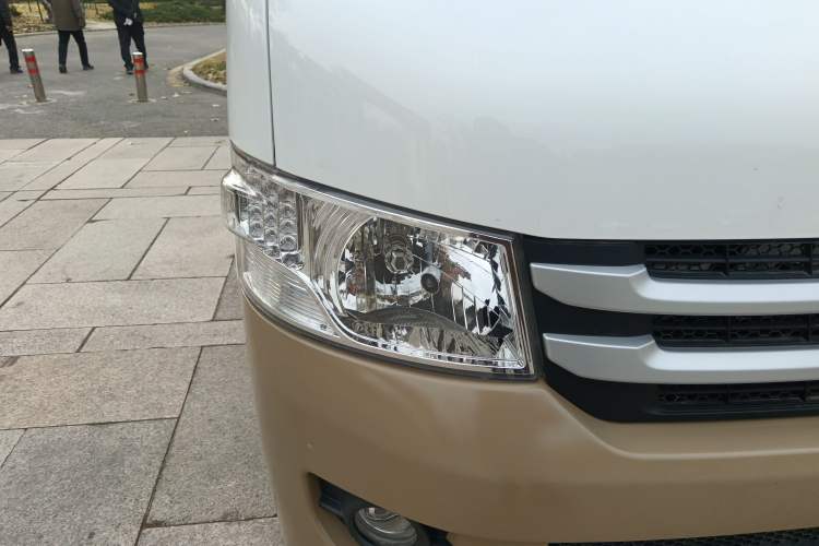 Used Foton Scenic G7 2021 2.4L Gasoline Commercial & Travel Version Long Wheelbase High-Roof 10-Seater Bus 4K22D4M
