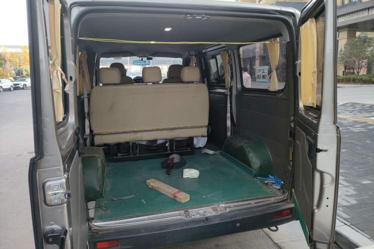 Used SAIC MAXUS 2015 2.5T AMT Aoyuntong Edition Short Wheelbase Low Roof
