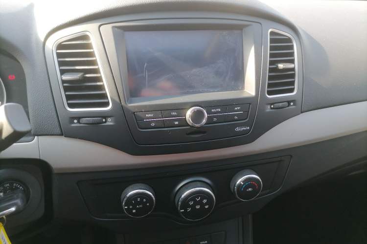 Used Roewe 350 2015 1.5L Manual Luxury Sunroof Edition