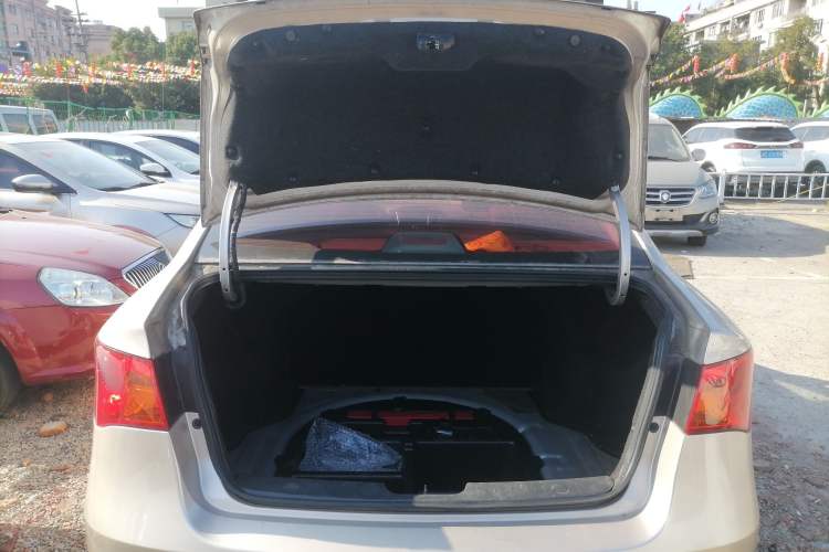 Used Roewe 350 2015 1.5L Manual Luxury Sunroof Edition