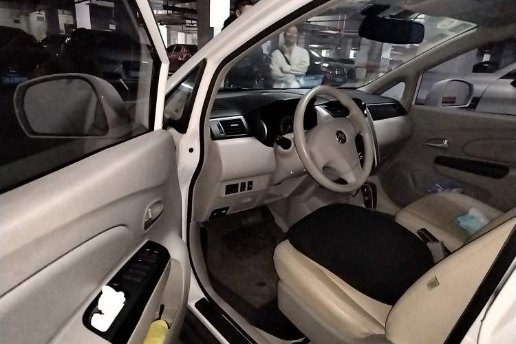 Used Venucia D50 2015 1.6L Automatic Fashion Edition
