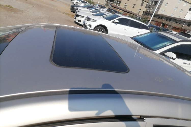 Used Roewe 350 2015 1.5L Manual Luxury Sunroof Edition