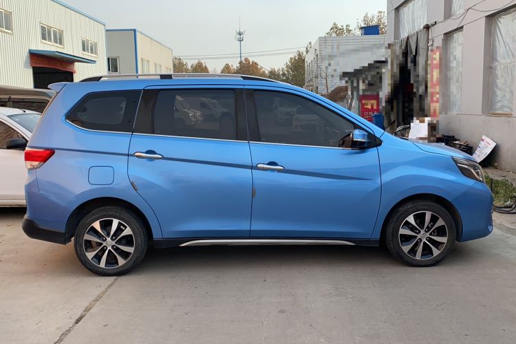 Used Venucia M50V 2017 1.6L XV CVT Deluxe Edition