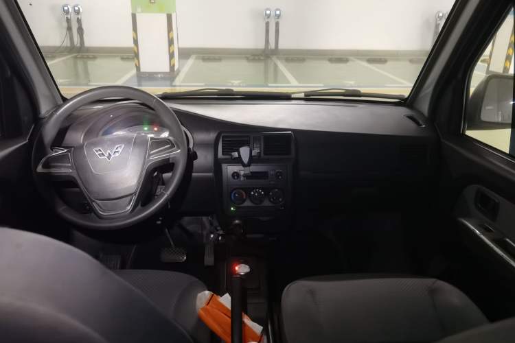 Used Wuling Rongguang EV 2020 Basic Version 7-Seater 300 km

