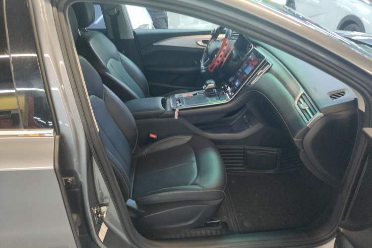 Used Roewe i6 MAX 2020 300TGI Automatic "Swell Cool Smart Drive" Edition
