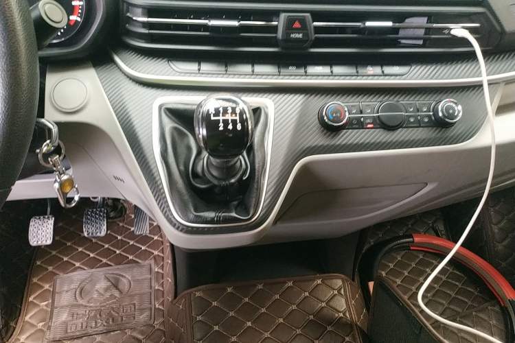 Used SAIC MAXUS Xintu V90 2019 2.0T Manual ZhiDuXing Front-Wheel-Drive Single Tire Long Wheelbase High-Roof 7-Seater
