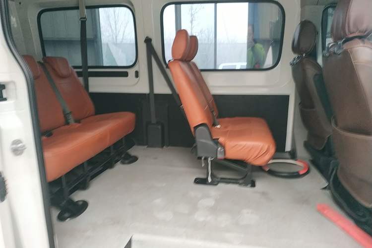 Used SAIC MAXUS Xintu V90 2019 2.0T Manual ZhiDuXing Front-Wheel-Drive Single Tire Long Wheelbase High-Roof 7-Seater
