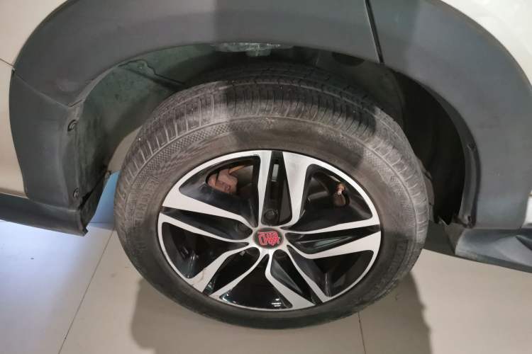 Used BYD Tang New Energy 2015 2.0T Four-Wheel-Drive Flagship Model Right Rear Wheel Hub