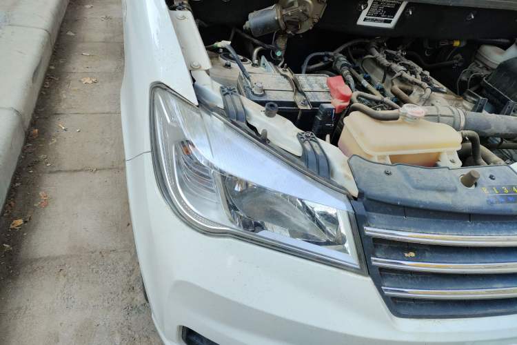 Used Dongfeng Fengon 330 2019 1.5L Manual Practical II China VI Right Front Headlight