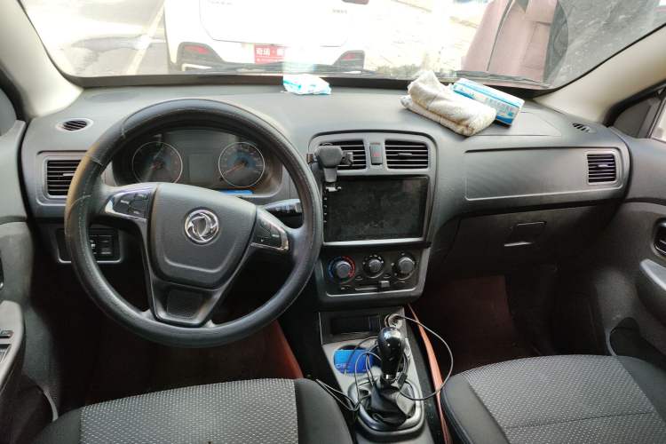 Used Dongfeng Fengon 330 2019 1.5L Manual Practical II China VI Center Console