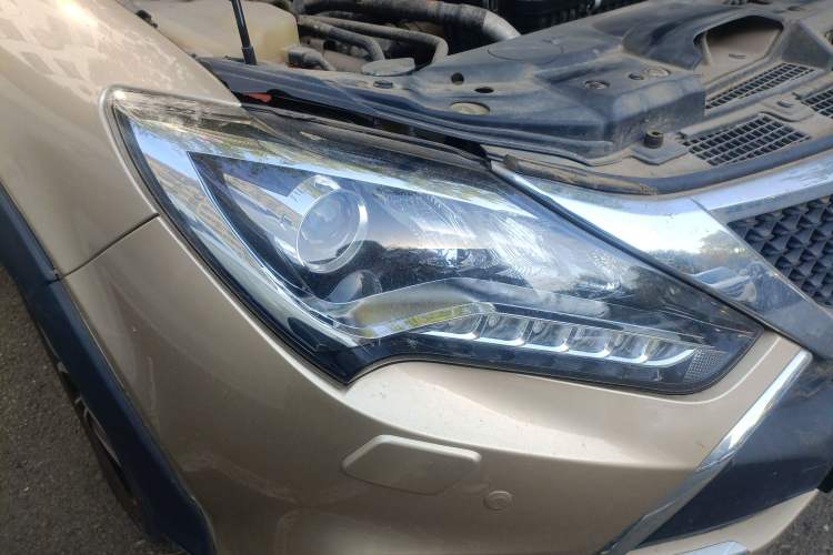 Used BYD Tang New Energy 2015 2.0T Four-Wheel-Drive Flagship Model Right Front Headlight