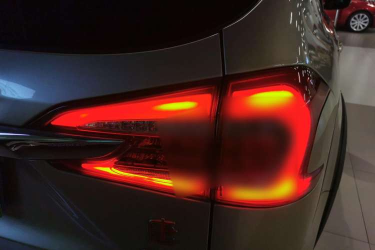 Used BYD Tang New Energy 2015 2.0T Four-Wheel-Drive Flagship Model Right Rear Taillight
