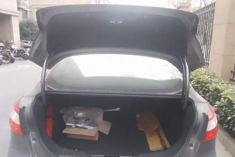 Used Ford Focus 2012 Sedan 1.6L Automatic Fashion Edition
