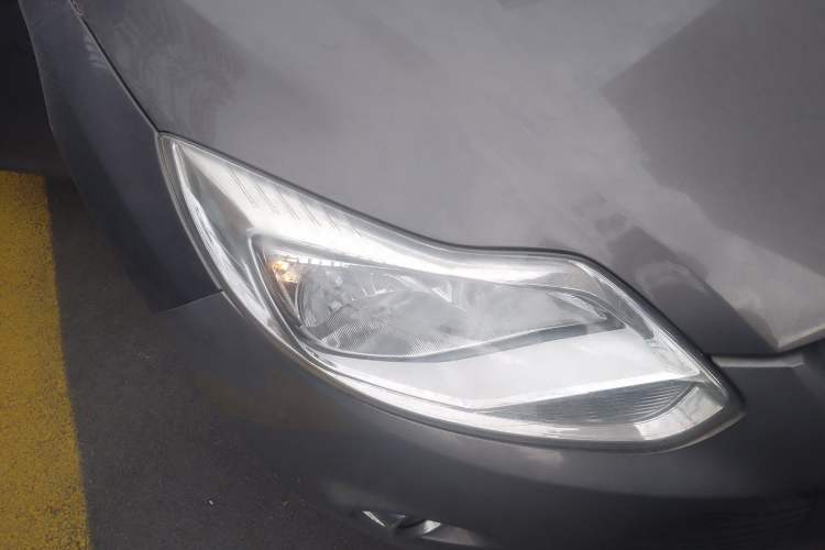 Used Ford Focus 2012 Sedan 1.6L Automatic Fashion Edition
