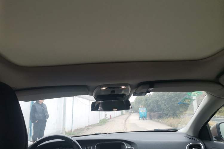 Used Volvo V40 2015 1.6T Zhiyi Edition