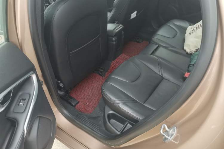 Used Volvo V40 2015 1.6T Zhiyi Edition