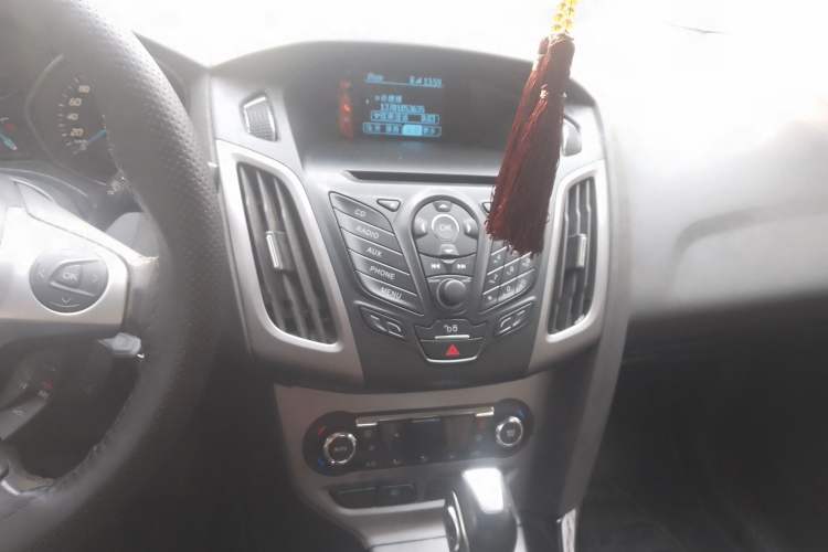 Used Ford Focus 2012 Sedan 1.6L Automatic Fashion Edition
