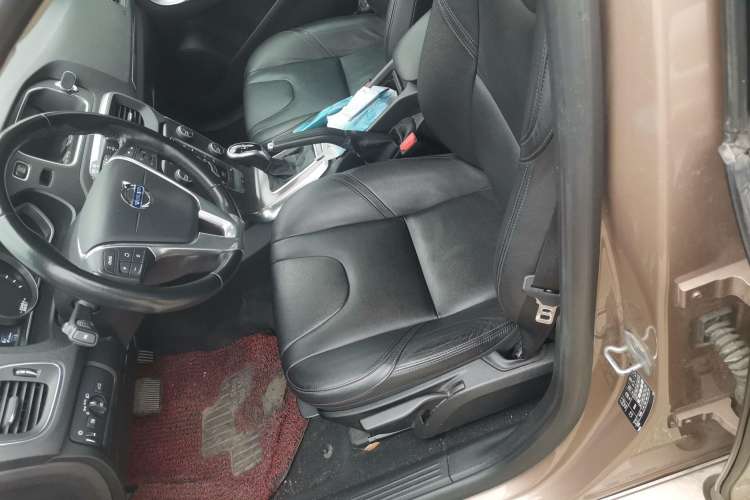 Used Volvo V40 2015 1.6T Zhiyi Edition