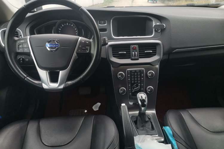 Used Volvo V40 2015 1.6T Zhiyi Edition