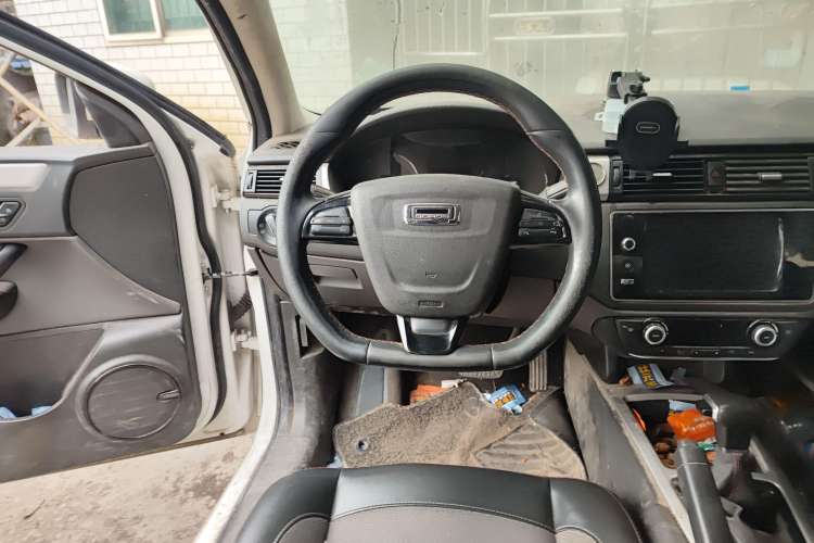 Used Qoros 3 2015 Sedan 1.6T Automatic ZhiKu Model