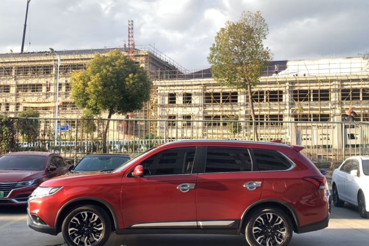 Used Mitsubishi Outlander 2019 2.4L 4x4 Zhi Xiang Edition 5 Seats China VI Standard
