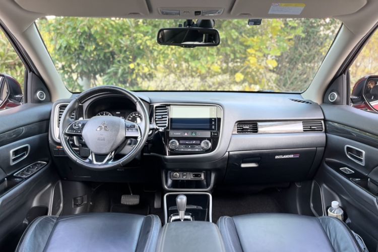 Used Mitsubishi Outlander 2019 2.4L 4x4 Zhi Xiang Edition 5 Seats China VI Standard
