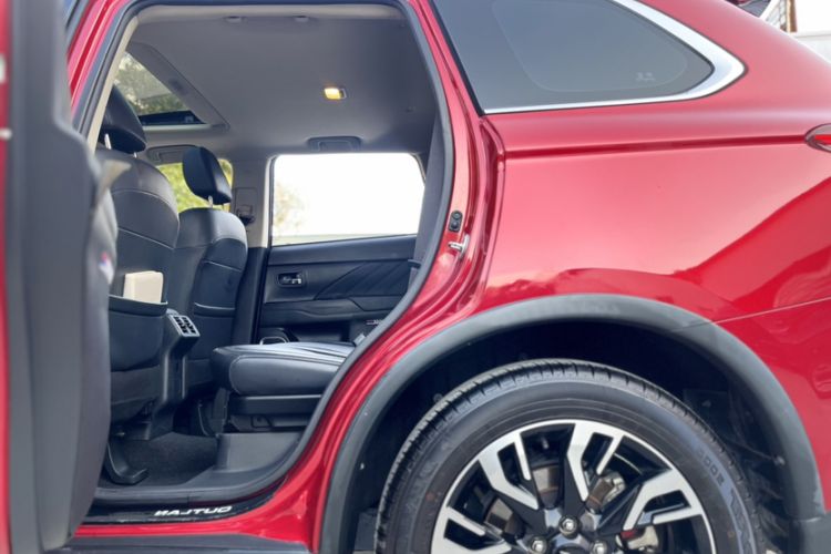 Used Mitsubishi Outlander 2019 2.4L 4x4 Zhi Xiang Edition 5 Seats China VI Standard
