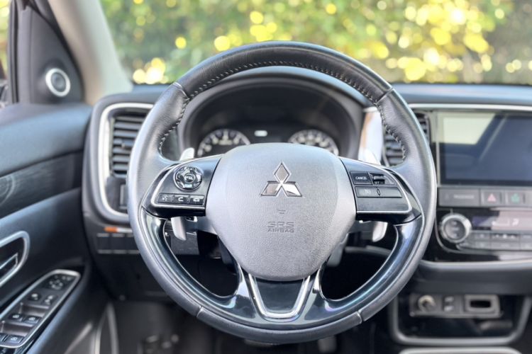 Used Mitsubishi Outlander 2019 2.4L 4x4 Zhi Xiang Edition 5 Seats China VI Standard
